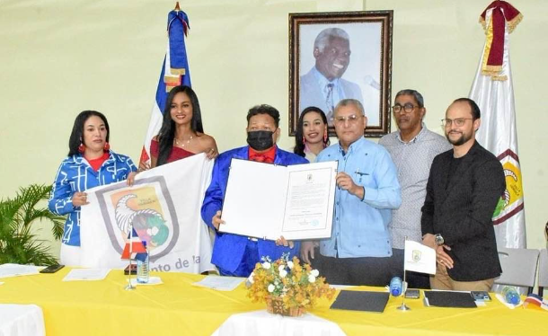 Alcalde de Moca Guarocuya Cabral recibe a Felipe Febles a ritmo de Merengue